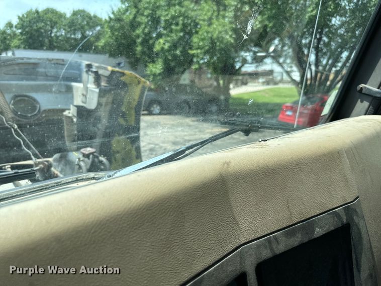 image for item MU9792 1995 International  4700 box truck