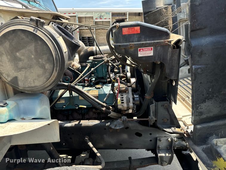 image for item MU9792 1995 International  4700 box truck