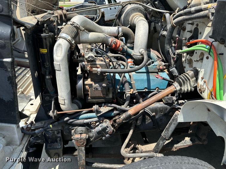 image for item MU9792 1995 International  4700 box truck