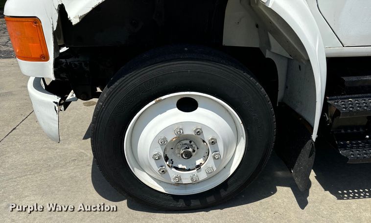 image for item MU9792 1995 International  4700 box truck