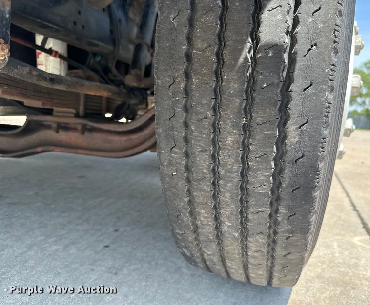 image for item MU9792 1995 International  4700 box truck