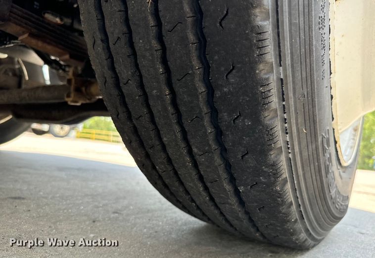 image for item MU9792 1995 International  4700 box truck