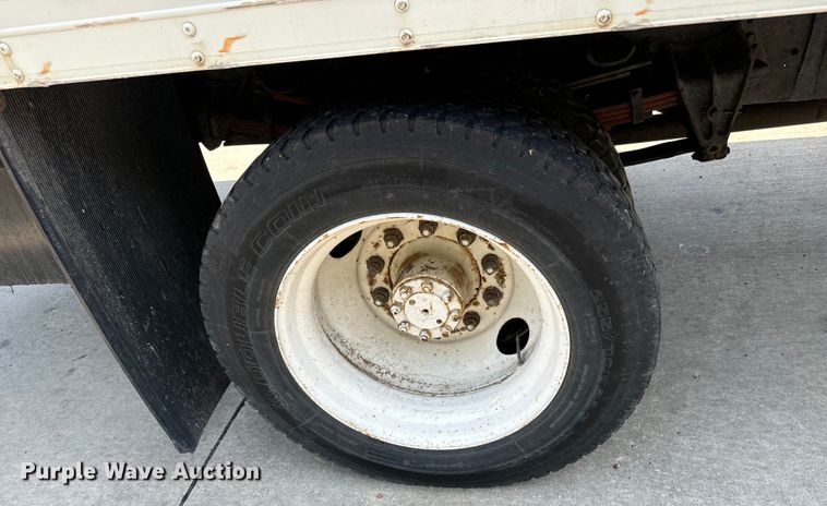 image for item MU9792 1995 International  4700 box truck