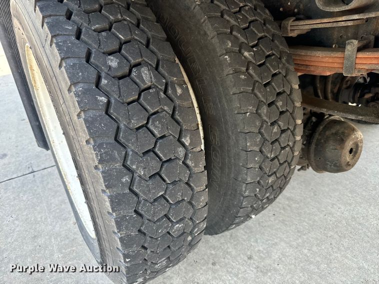 image for item MU9792 1995 International  4700 box truck