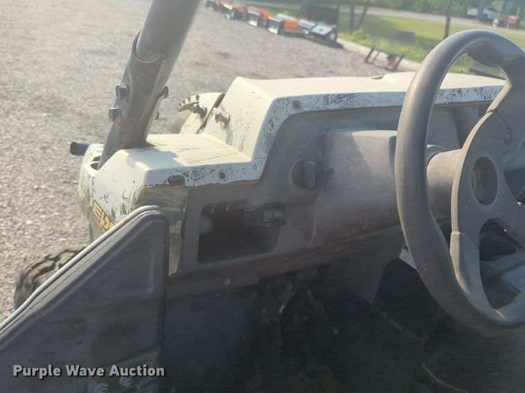 image for item NG9890 2014 Kawasaki V-Twin 800 utility vehicle