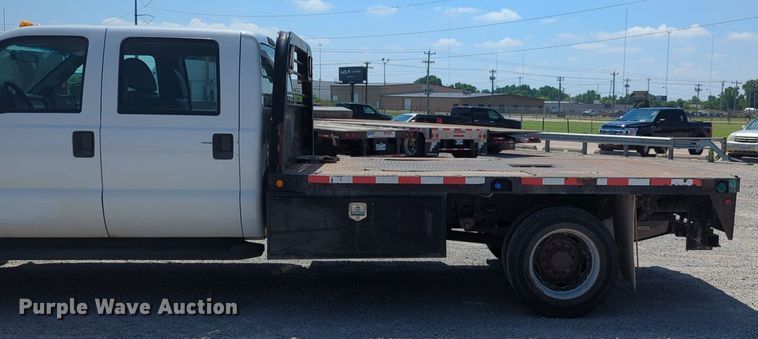 image for item NG9898 2016 Ford F550 Crew Cab flatbed truck