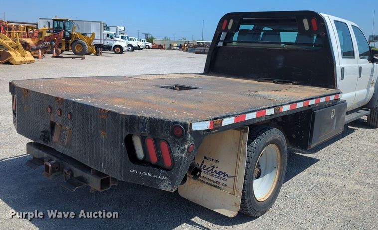 image for item NG9898 2016 Ford F550 Crew Cab flatbed truck