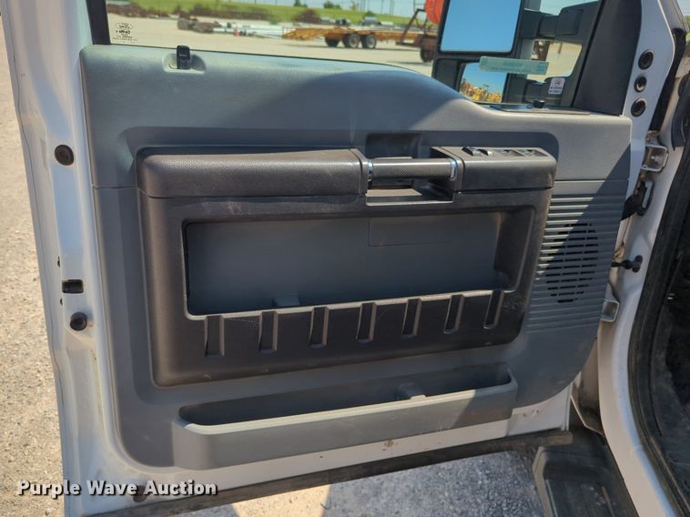 image for item NG9898 2016 Ford F550 Crew Cab flatbed truck