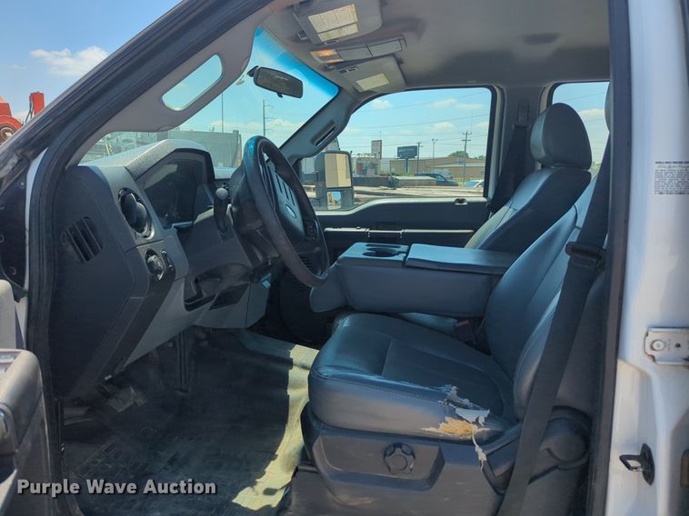 image for item NG9898 2016 Ford F550 Crew Cab flatbed truck