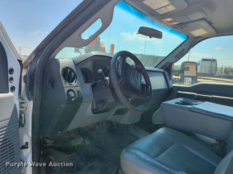 image for item NG9898 2016 Ford F550 Crew Cab flatbed truck