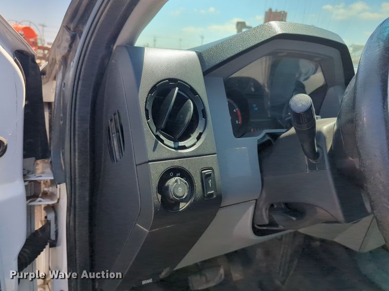 image for item NG9898 2016 Ford F550 Crew Cab flatbed truck