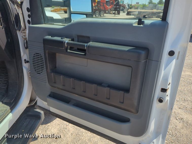 image for item NG9898 2016 Ford F550 Crew Cab flatbed truck