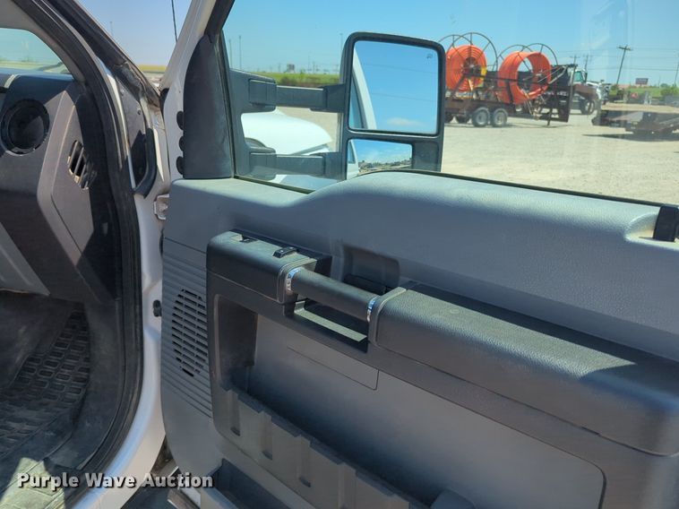 image for item NG9898 2016 Ford F550 Crew Cab flatbed truck