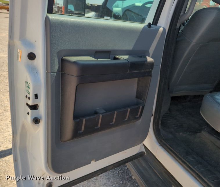 image for item NG9898 2016 Ford F550 Crew Cab flatbed truck