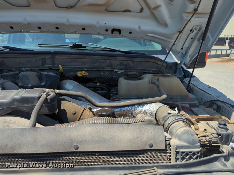 image for item NG9898 2016 Ford F550 Crew Cab flatbed truck