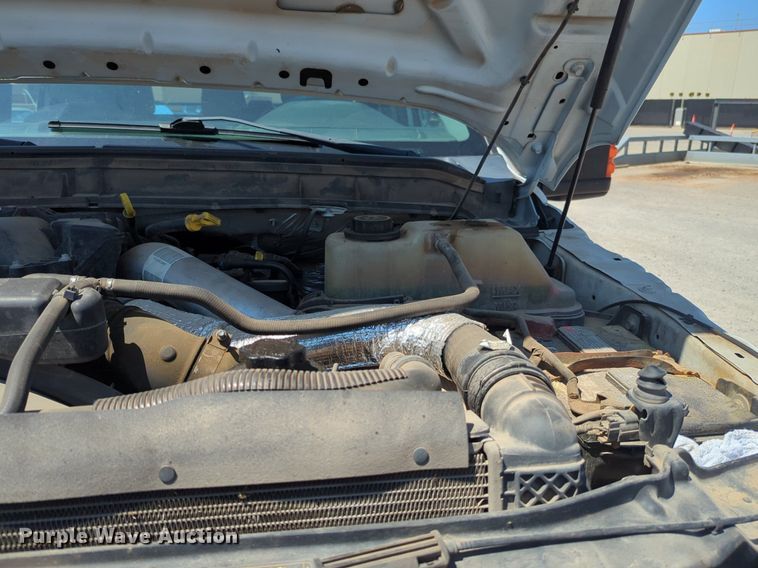 image for item NG9898 2016 Ford F550 Crew Cab flatbed truck