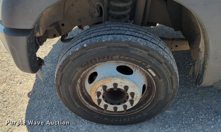 image for item NG9898 2016 Ford F550 Crew Cab flatbed truck