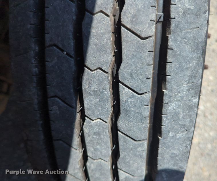 image for item NG9898 2016 Ford F550 Crew Cab flatbed truck