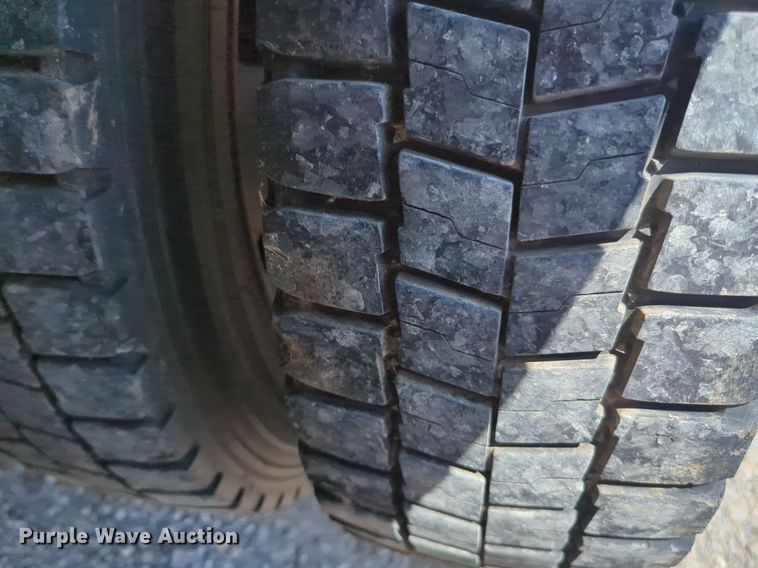 image for item NG9898 2016 Ford F550 Crew Cab flatbed truck