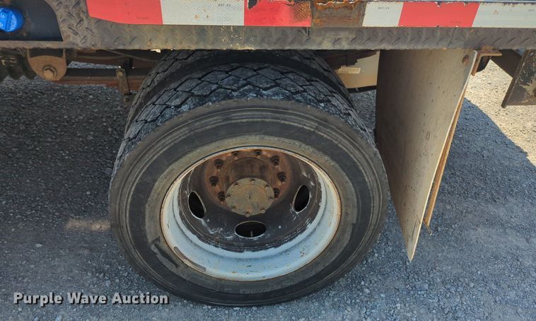 image for item NG9898 2016 Ford F550 Crew Cab flatbed truck