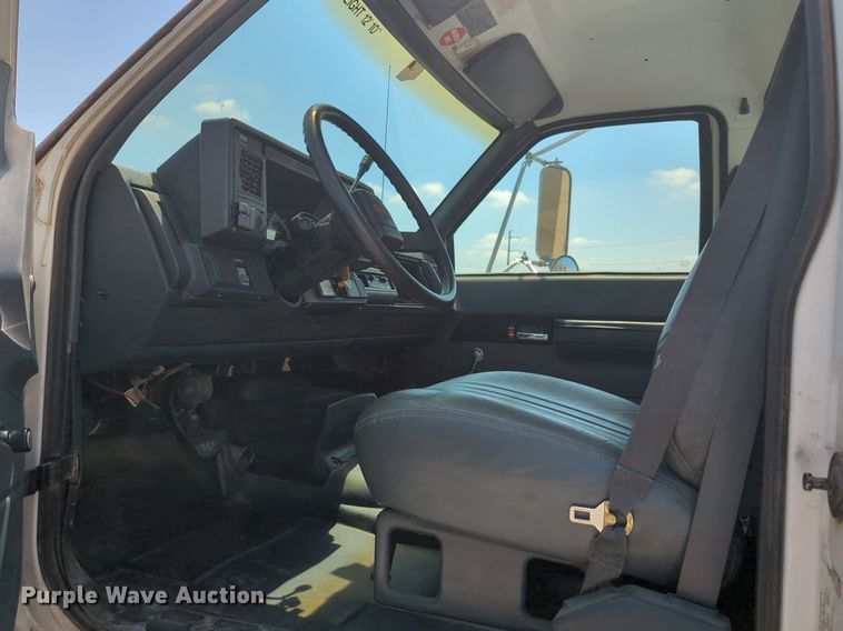 image for item NG9899 1998 GMC C6500 box truck