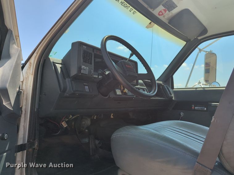 image for item NG9899 1998 GMC C6500 box truck