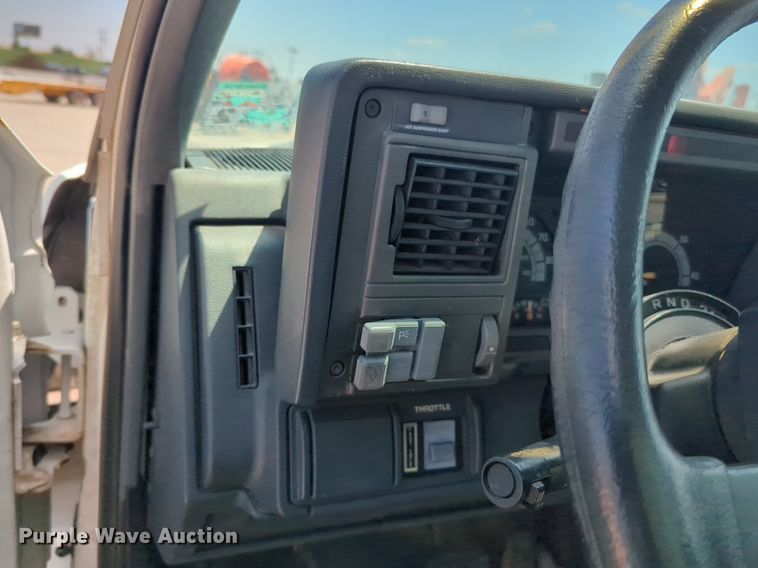 image for item NG9899 1998 GMC C6500 box truck