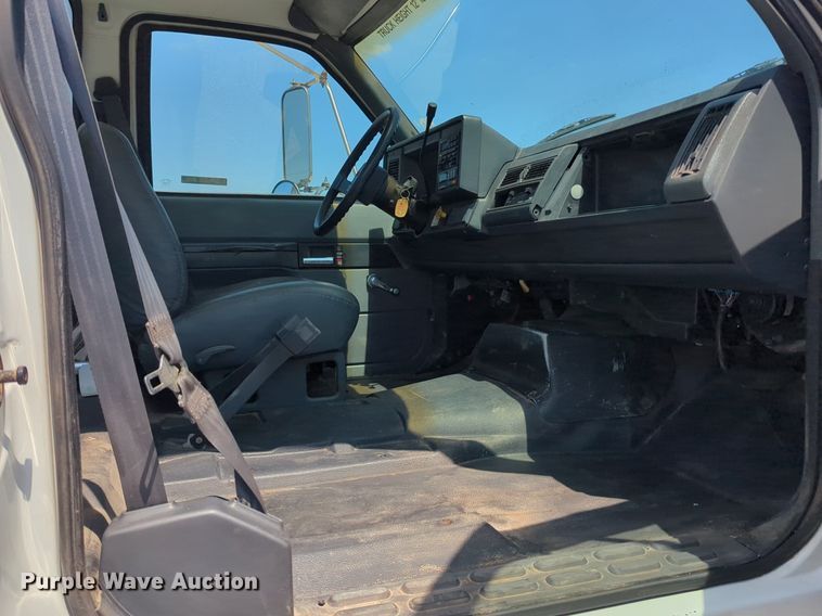 image for item NG9899 1998 GMC C6500 box truck