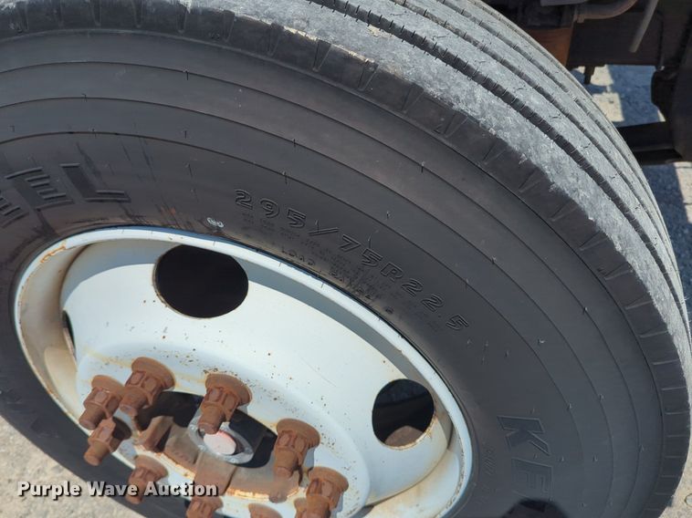 image for item NG9899 1998 GMC C6500 box truck