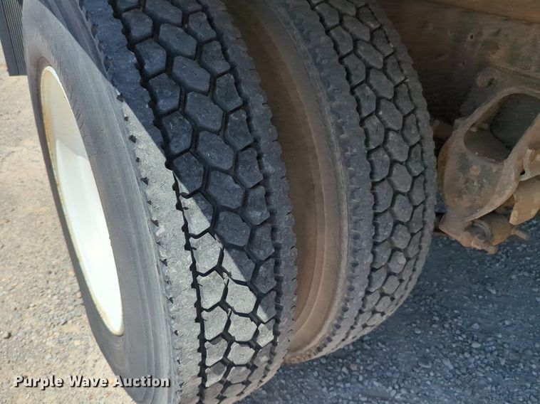 image for item NG9899 1998 GMC C6500 box truck