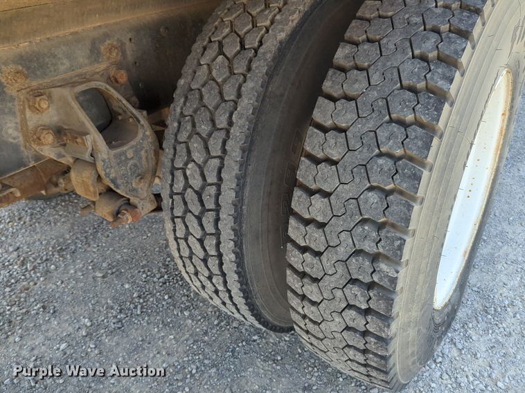 image for item NG9899 1998 GMC C6500 box truck