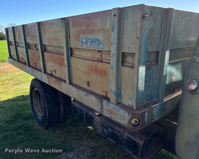 image for item NH9072 1953 GMC 350 grain truck