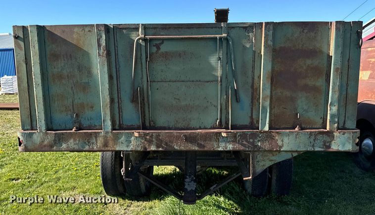 image for item NH9072 1953 GMC 350 grain truck
