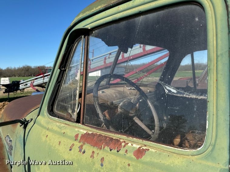 image for item NH9072 1953 GMC 350 grain truck