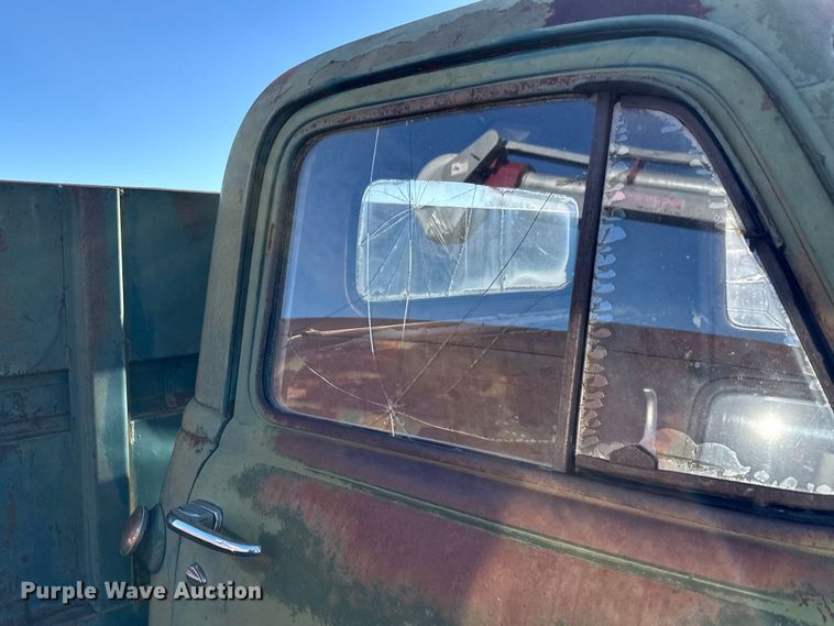 image for item NH9072 1953 GMC 350 grain truck