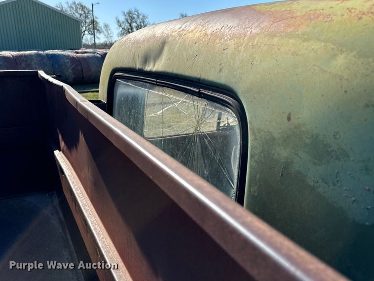 image for item NH9072 1953 GMC 350 grain truck