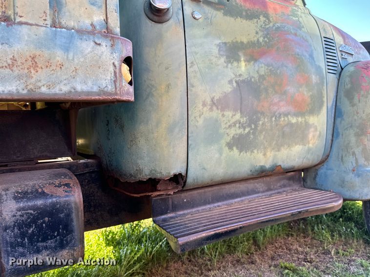 image for item NH9072 1953 GMC 350 grain truck