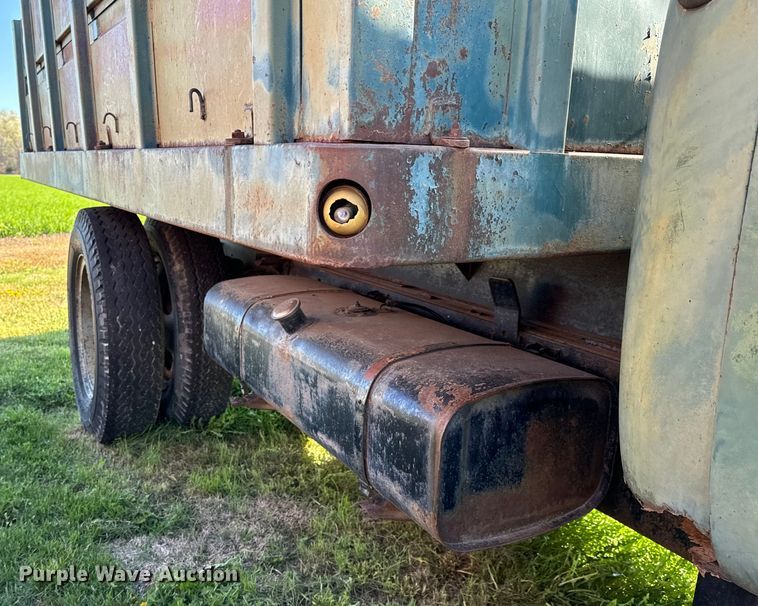 image for item NH9072 1953 GMC 350 grain truck