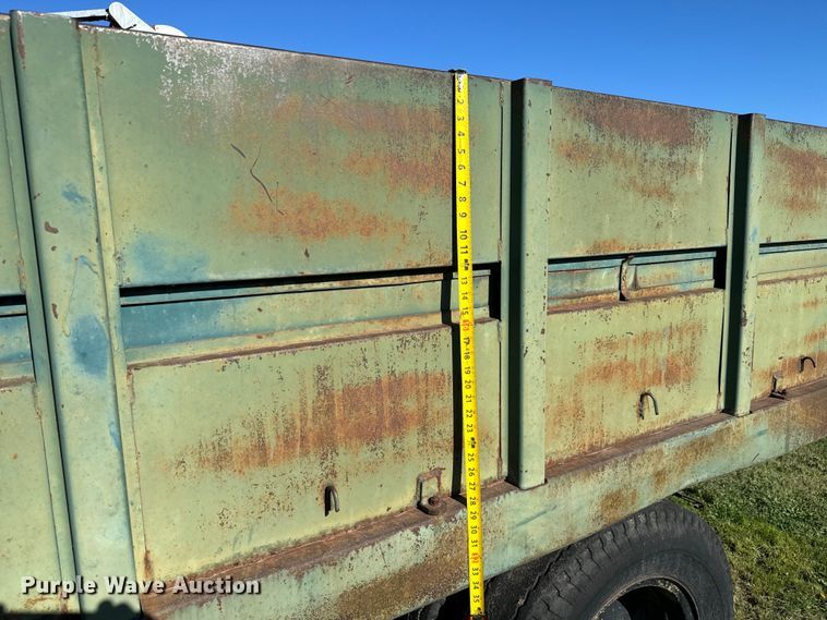 image for item NH9072 1953 GMC 350 grain truck