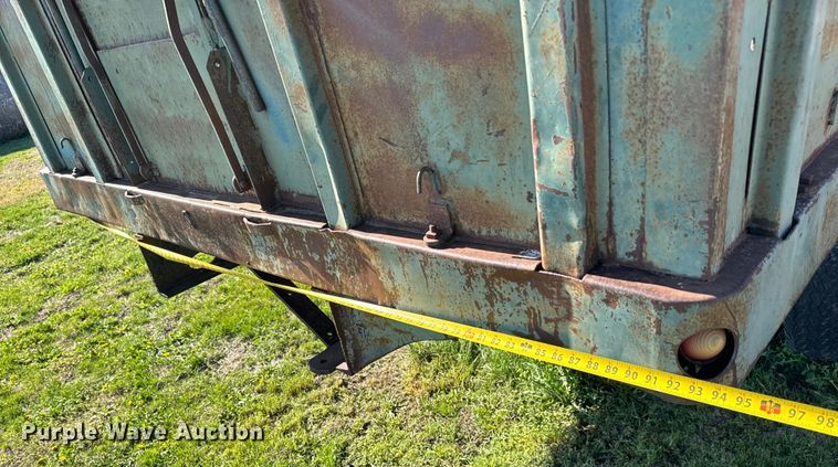 image for item NH9072 1953 GMC 350 grain truck