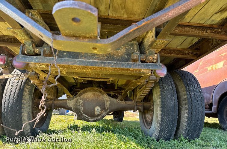 image for item NH9072 1953 GMC 350 grain truck