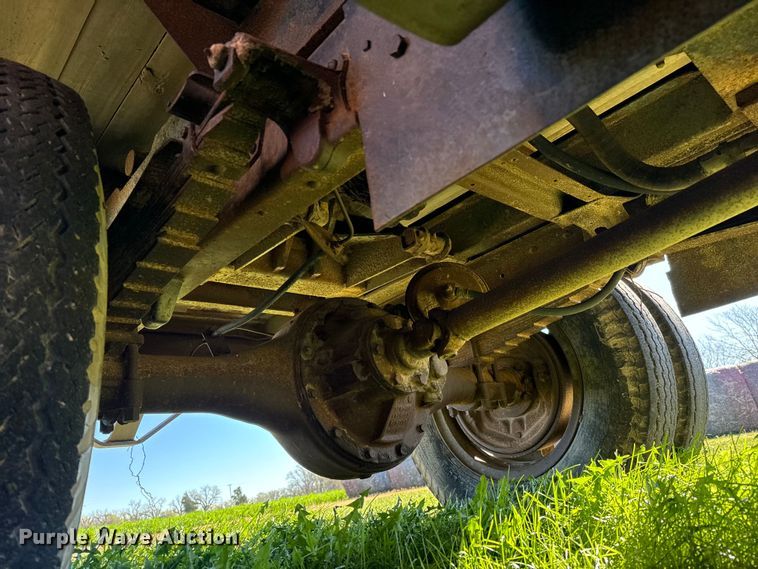 image for item NH9072 1953 GMC 350 grain truck