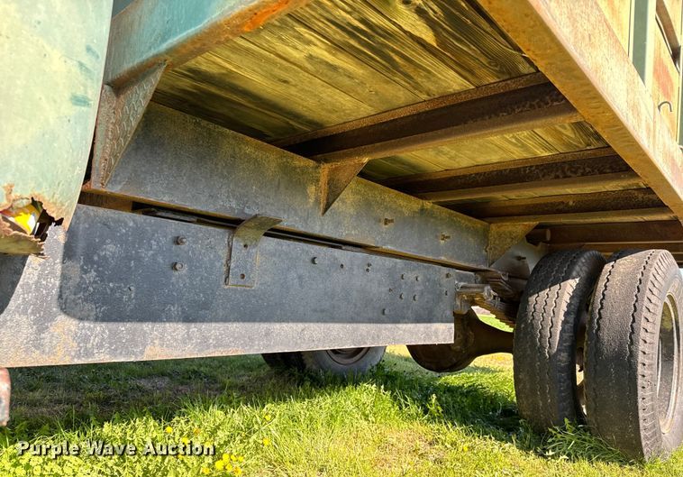 image for item NH9072 1953 GMC 350 grain truck