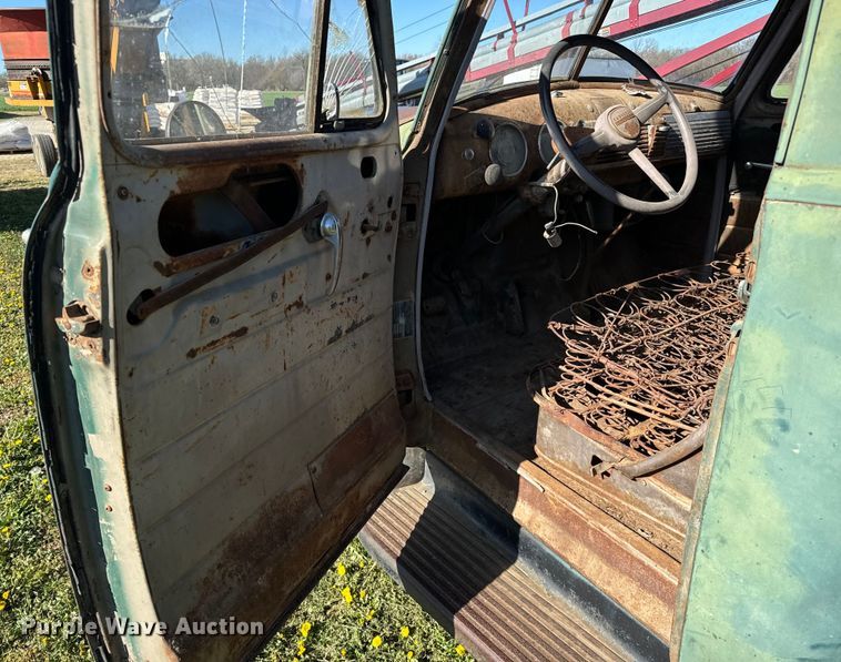 image for item NH9072 1953 GMC 350 grain truck