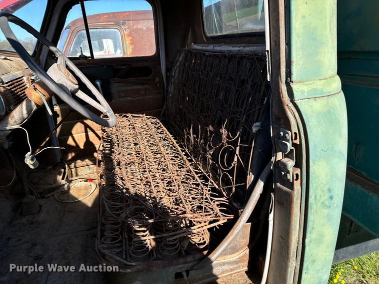 image for item NH9072 1953 GMC 350 grain truck