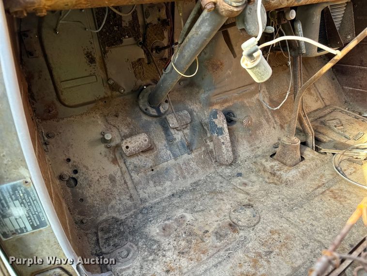 image for item NH9072 1953 GMC 350 grain truck