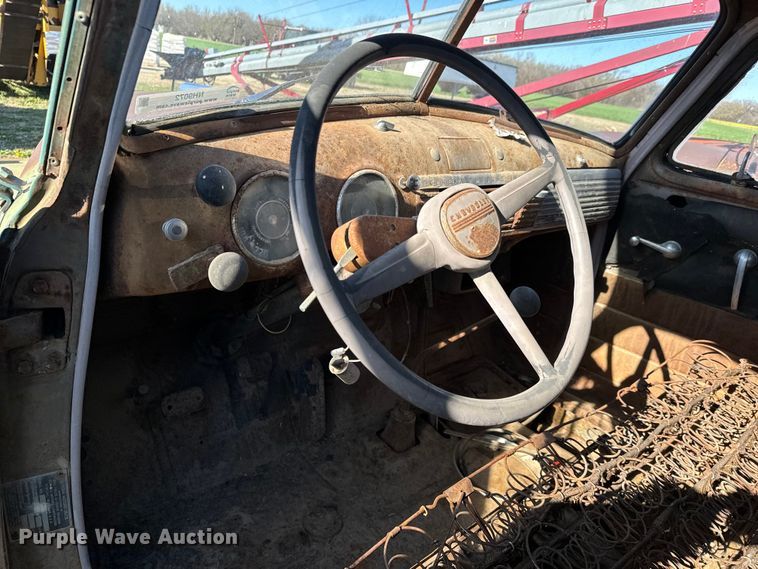 image for item NH9072 1953 GMC 350 grain truck