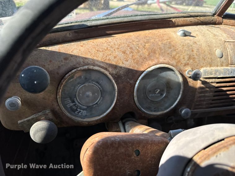 image for item NH9072 1953 GMC 350 grain truck