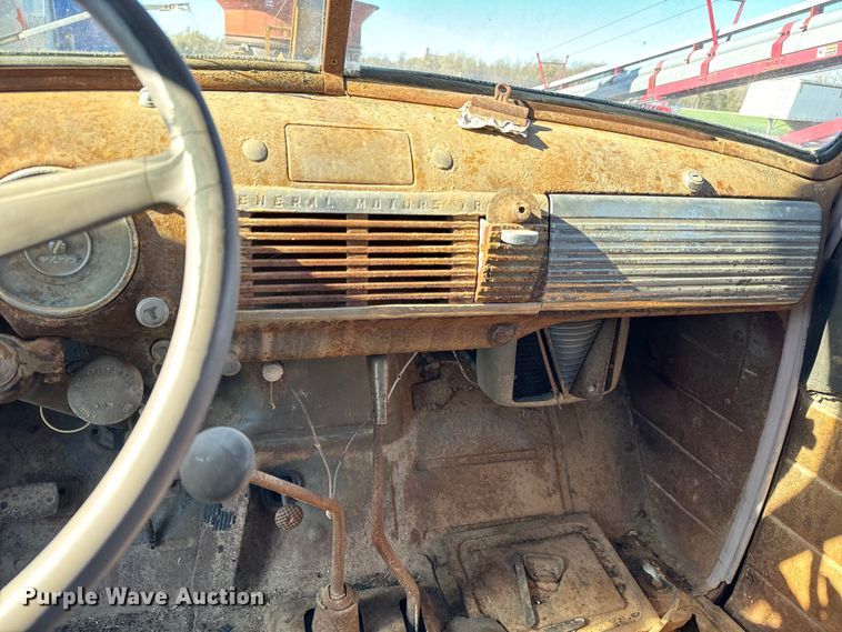 image for item NH9072 1953 GMC 350 grain truck