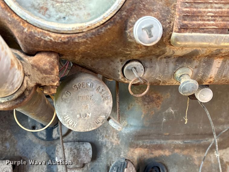 image for item NH9072 1953 GMC 350 grain truck